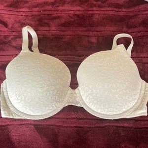 Pink everywhere t-shirt lightly lined bra 34DD white in new condition